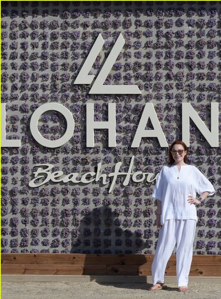 Lindsay Lohan beach bar in Mykonos Lindsay Lohan beach bar in Mykonos
