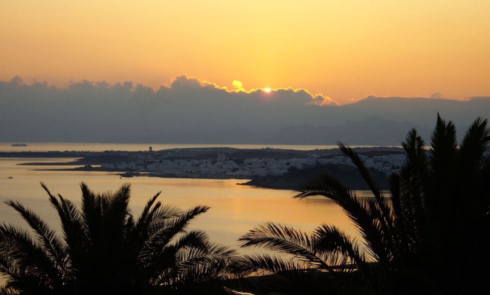 MURPHY HOUSE PAROS-SUNRISE FROM MAIN HOUSE AND GARDEN