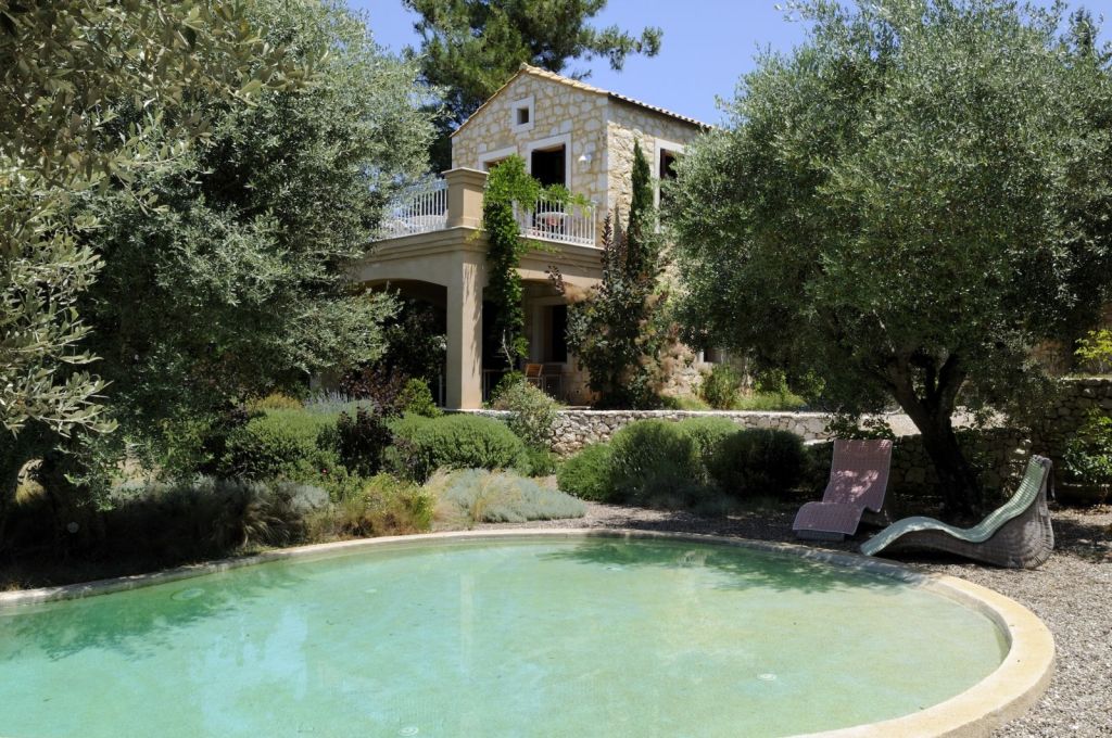 Ithaca 5P villa pool