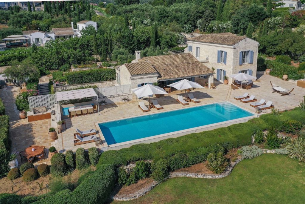 Corfu LV villa pool