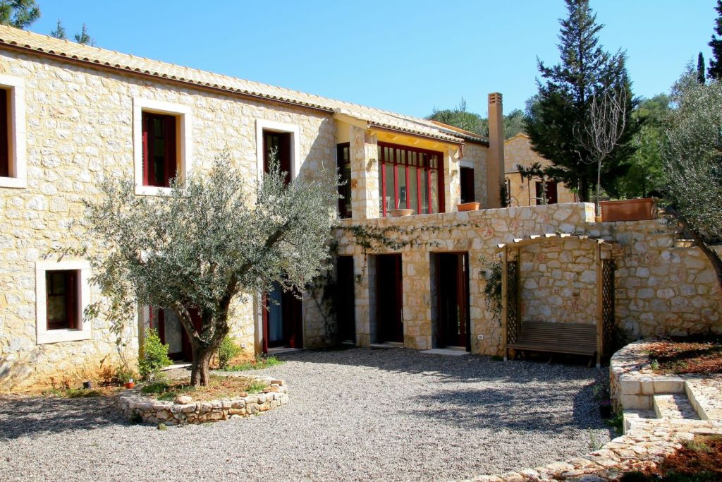 Ithaca 5P villa exterior